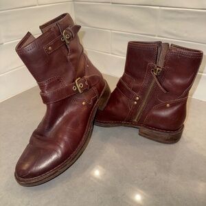 UGG Australia Fabrizia Booties, size 8, brown